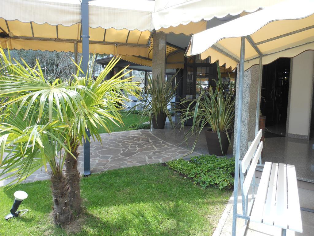 Hotel Jesolo Sand Екстериор снимка